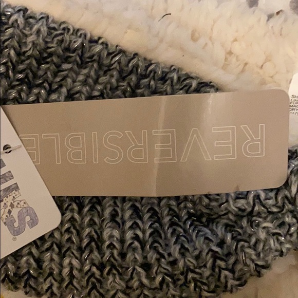 Reversible Mukluks headband - Picture 3 of 3